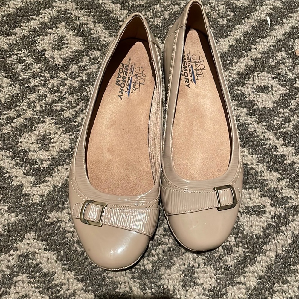 Nude flats. Only worn once